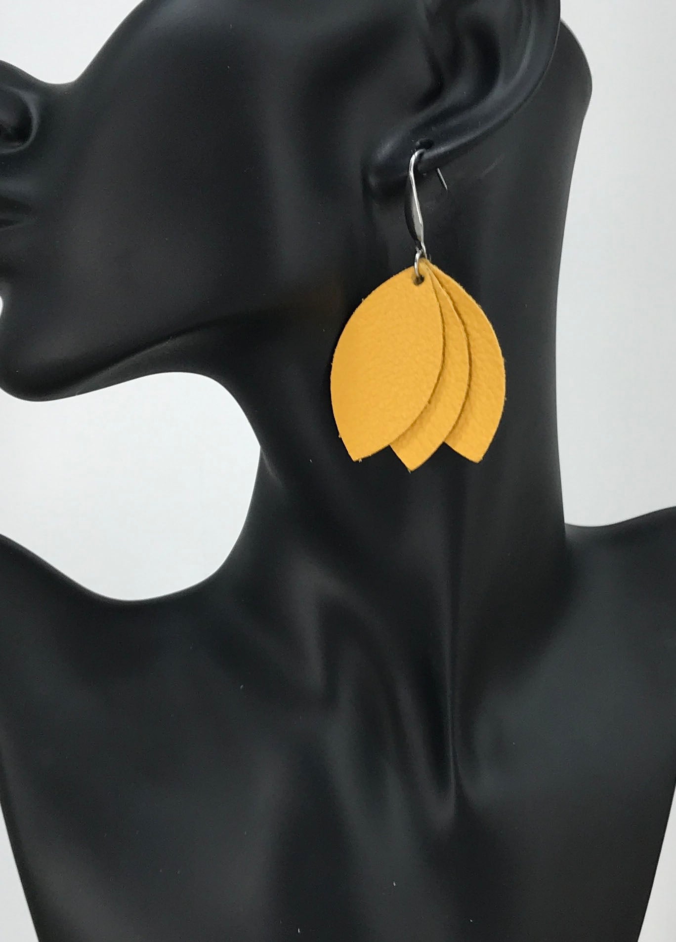 Light Mustard Leather Earrings - E19-1028