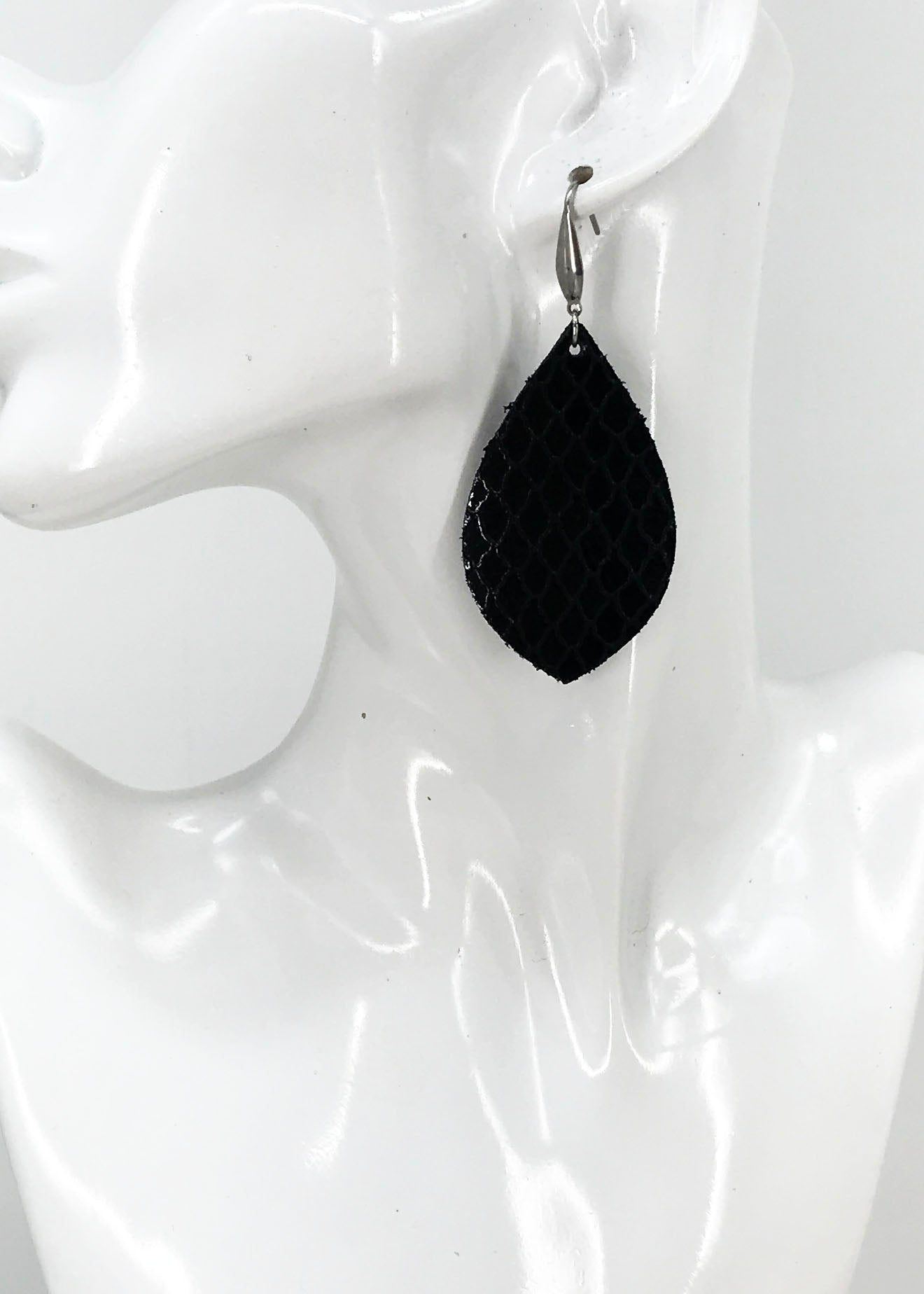 Fish Net Pattern Black Leather Earrings - E19-1432