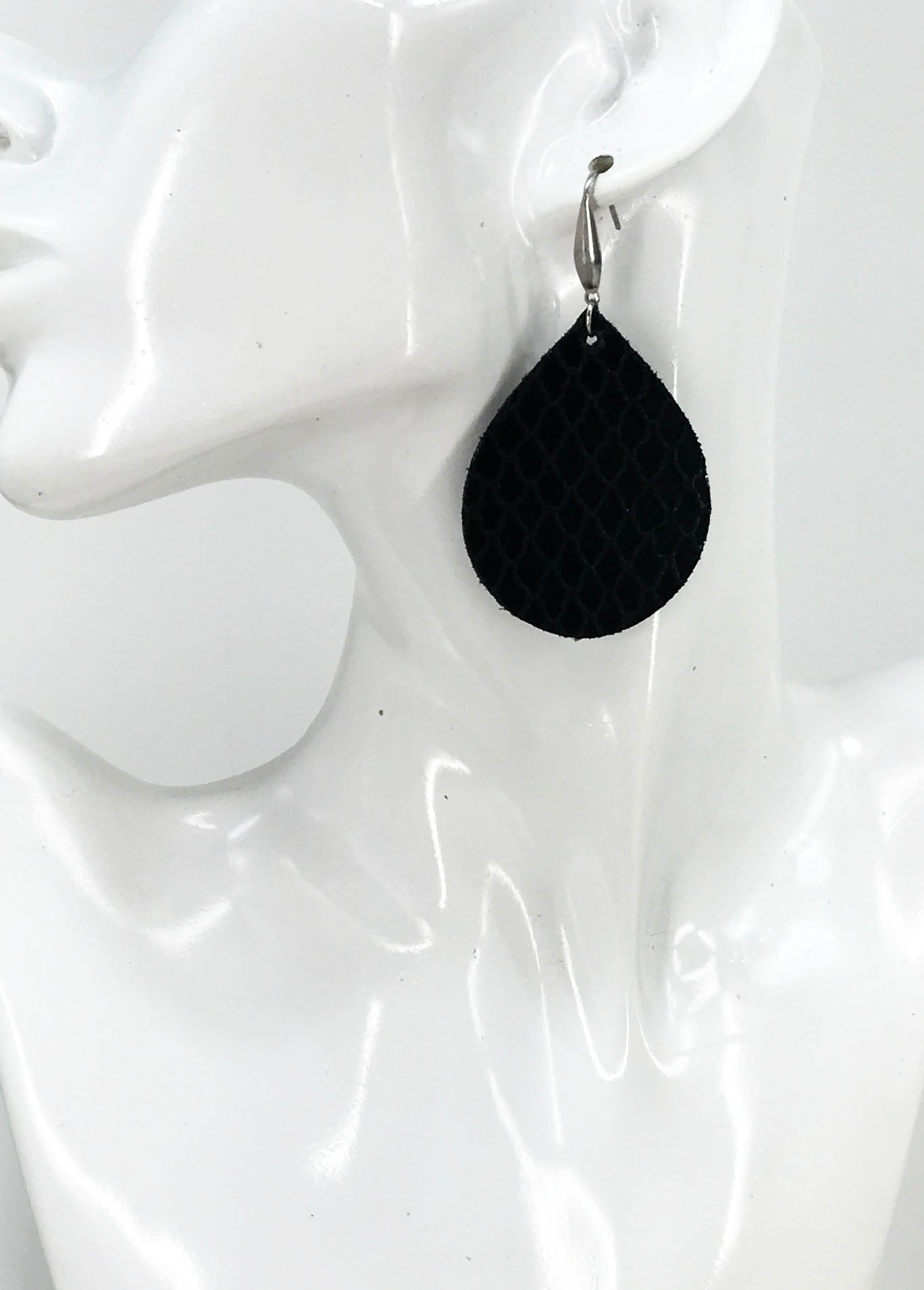 Fish Net Pattern Black Leather Earrings - E19-1436