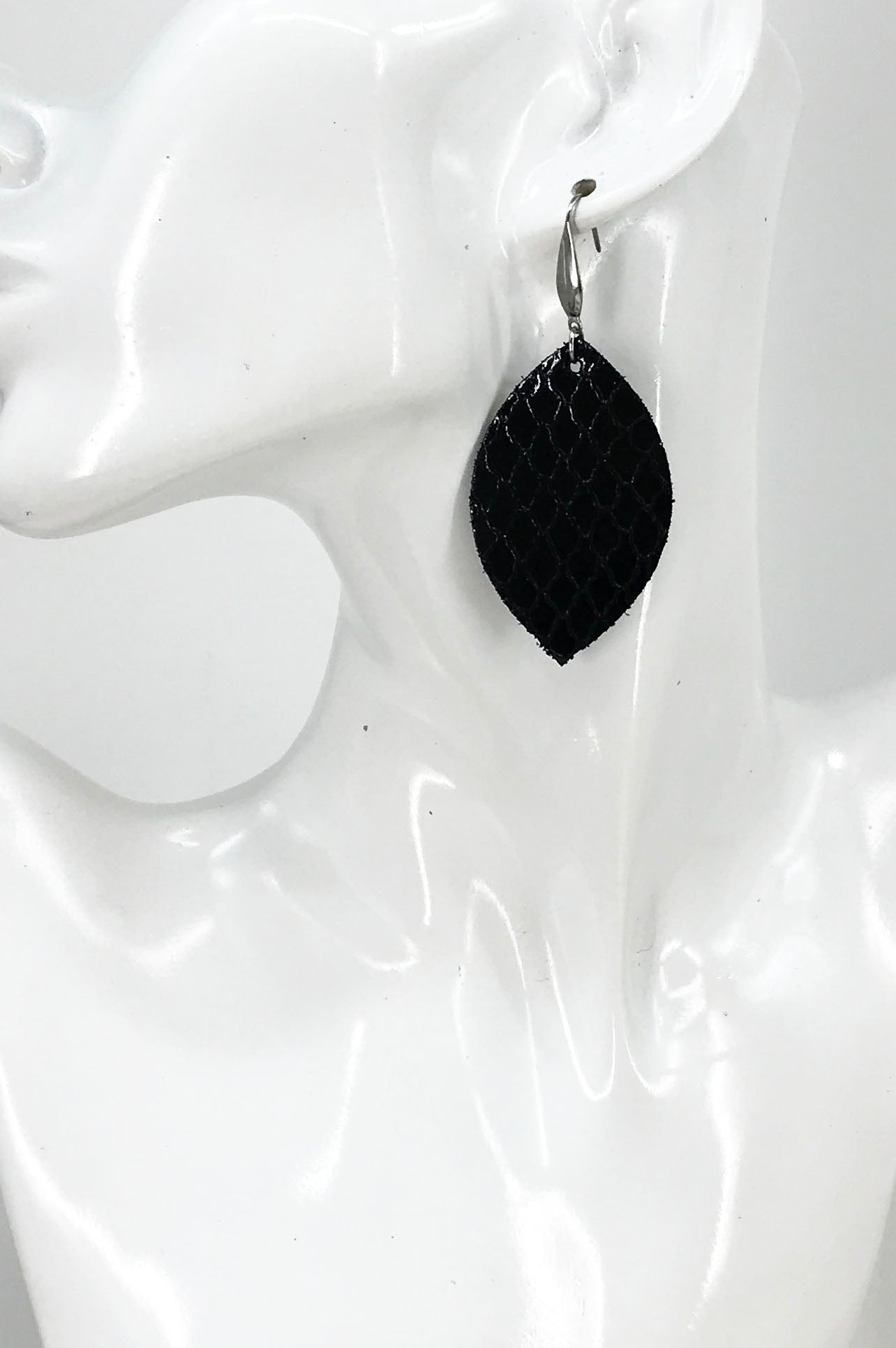 Fish Net Pattern Black Leather Earrings - E19-1440