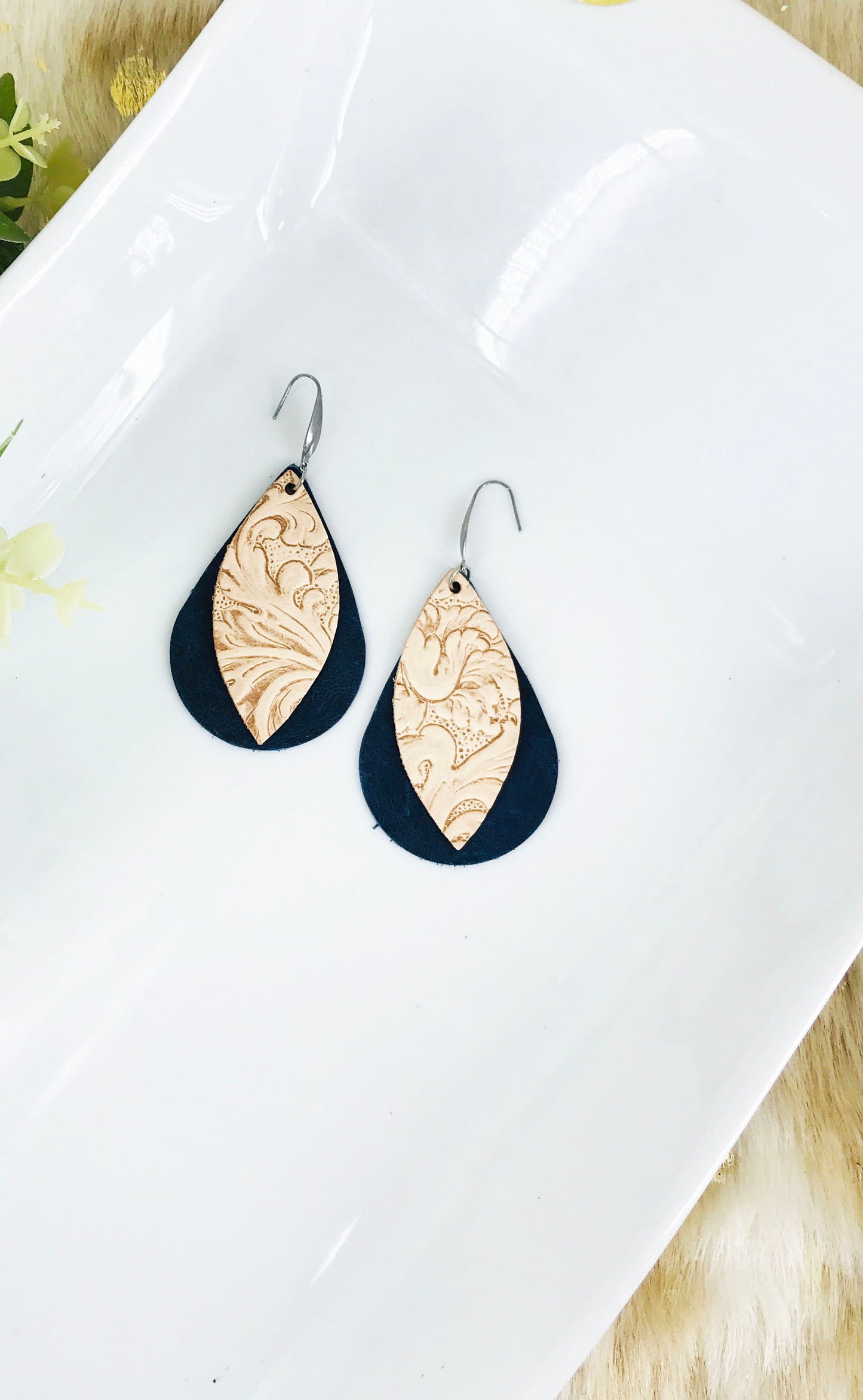 Royal Blue and Embossed Acanthus Pattern Leather Earrings - E19-1491