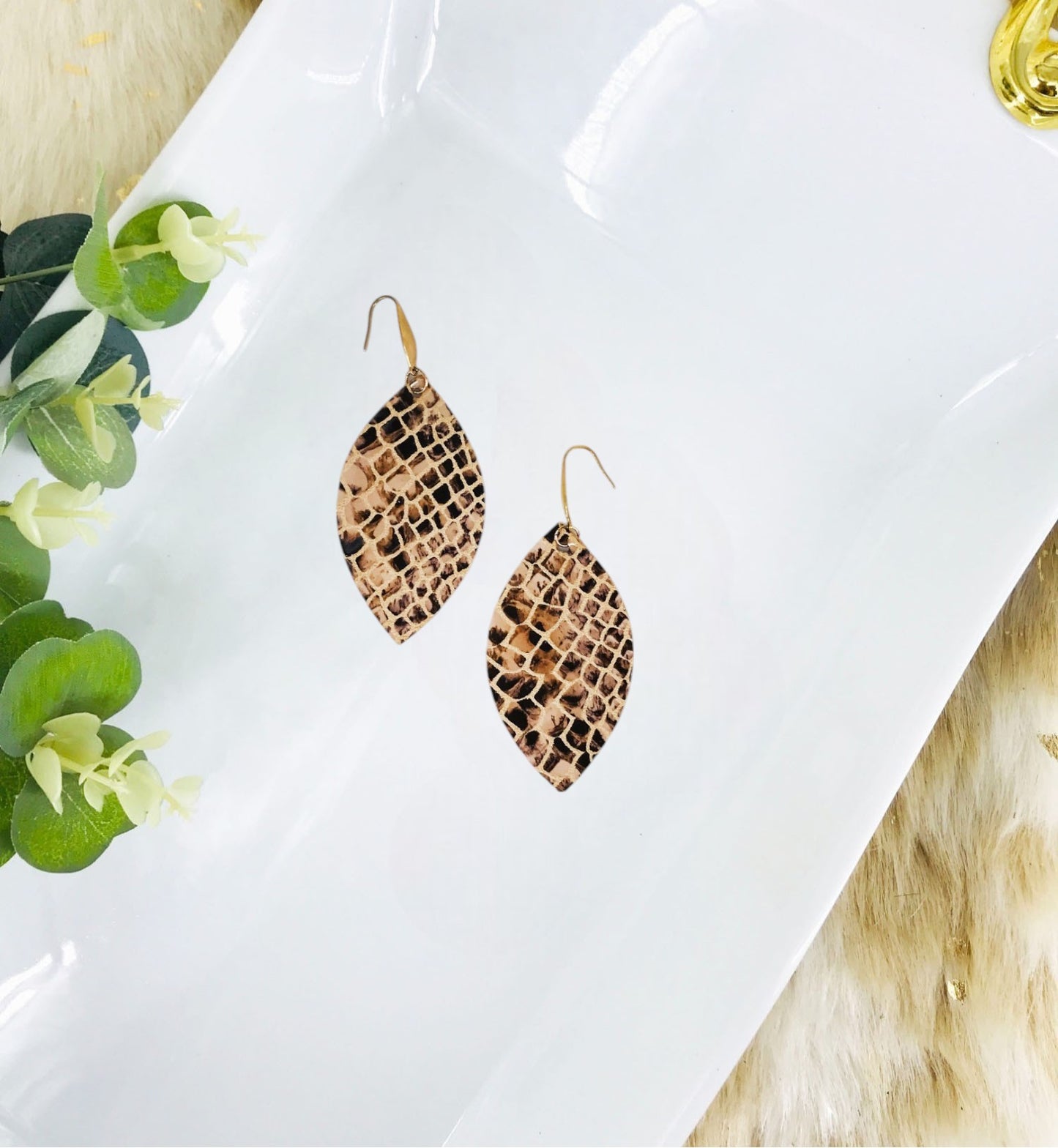 Light Peach Snake Skin Leather Earrings - E19-1568