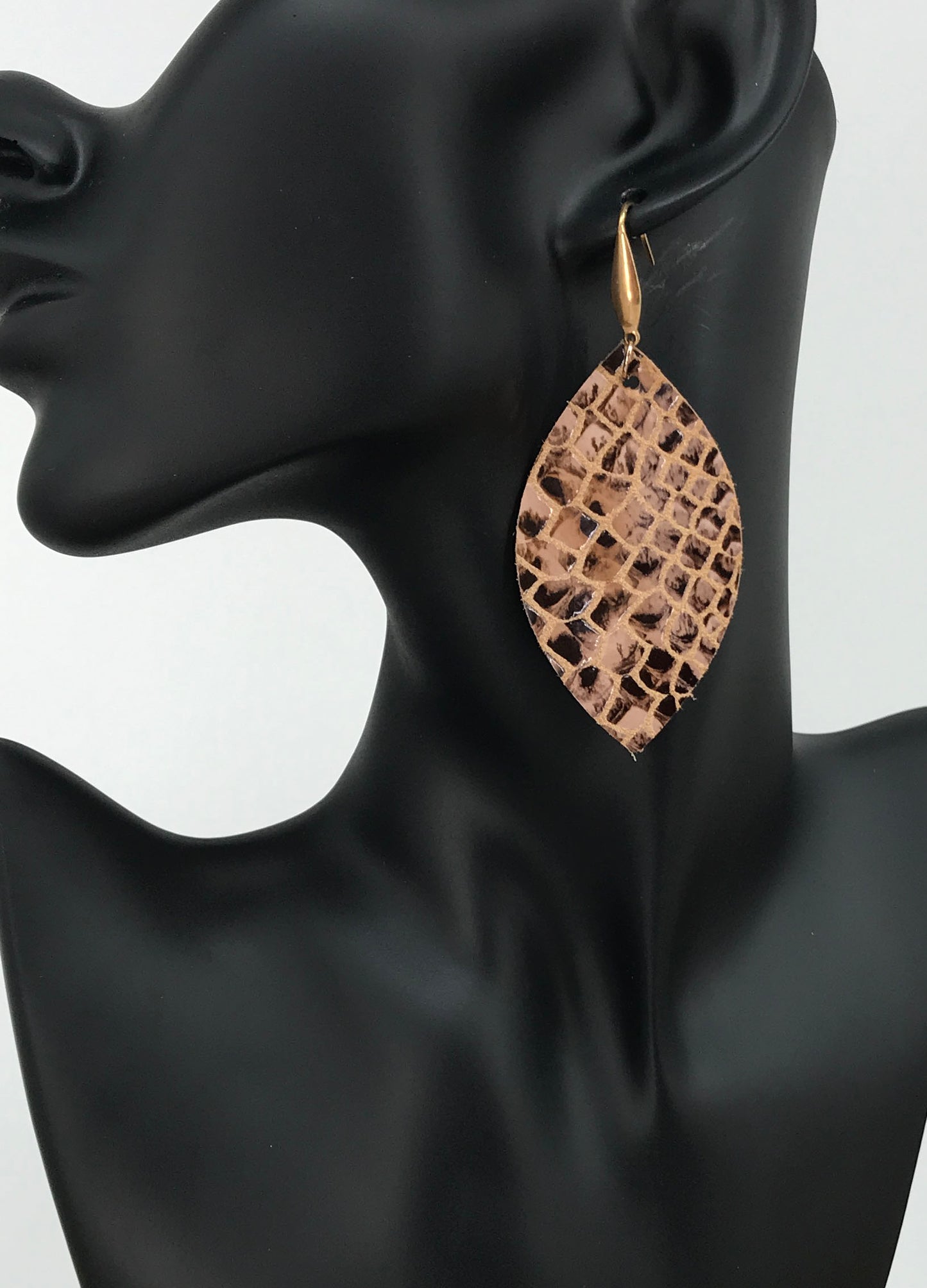 Light Peach Snake Skin Leather Earrings - E19-1568
