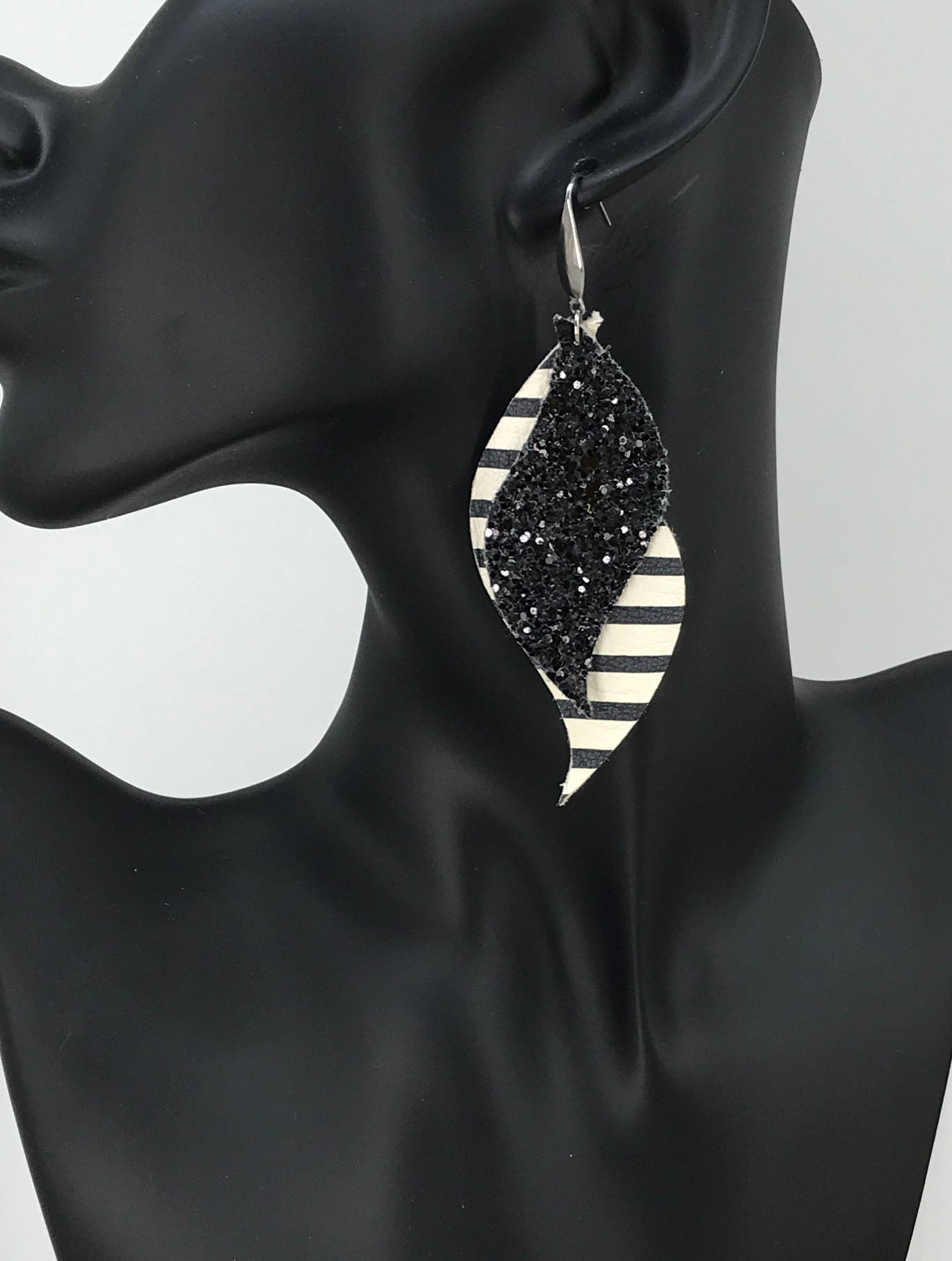 Black and White Stripped Leather and Chunky Glitter Earrings - E19-1784