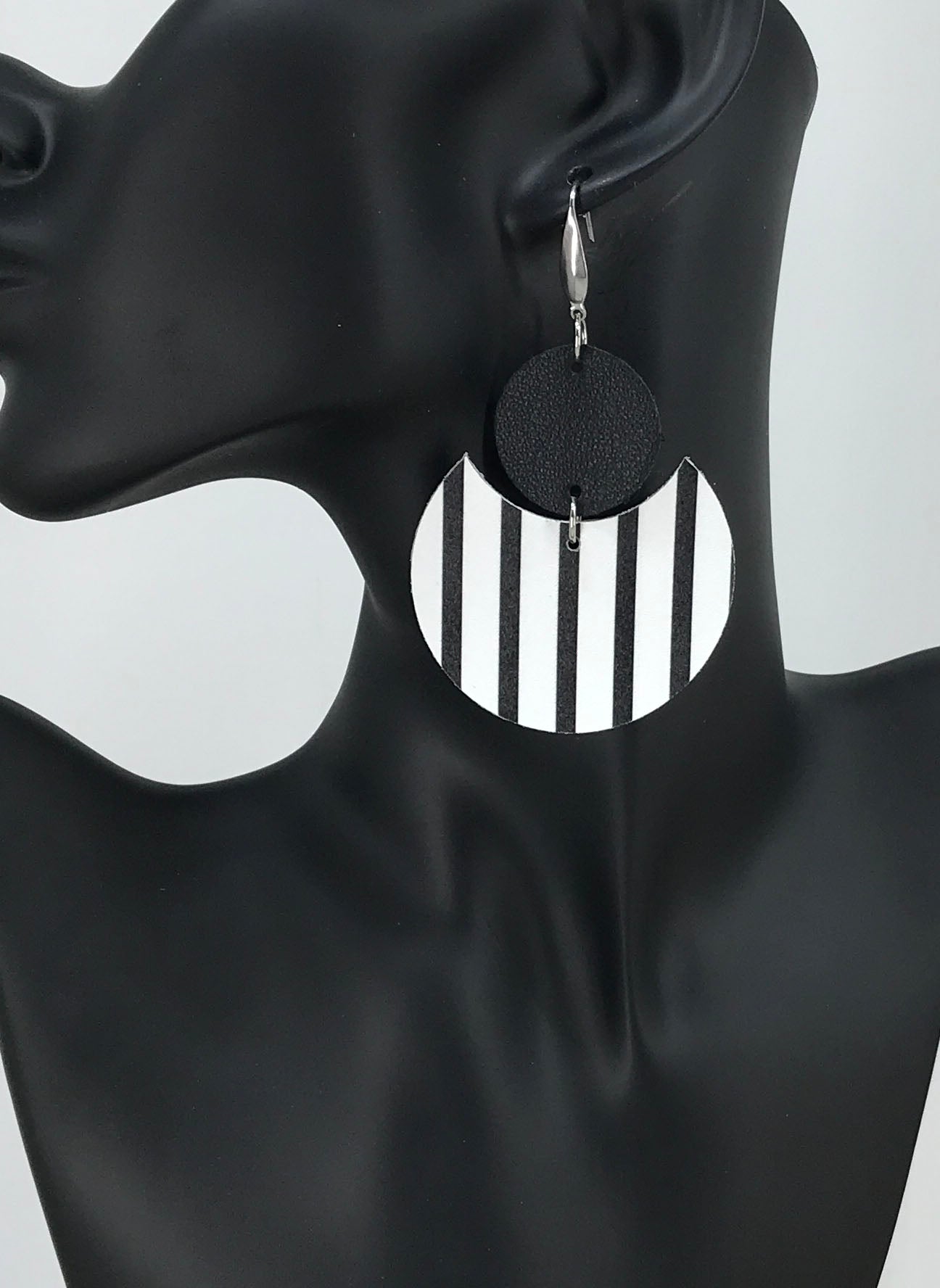 Black and White Staight Striped Leather Earrings - E19-1830