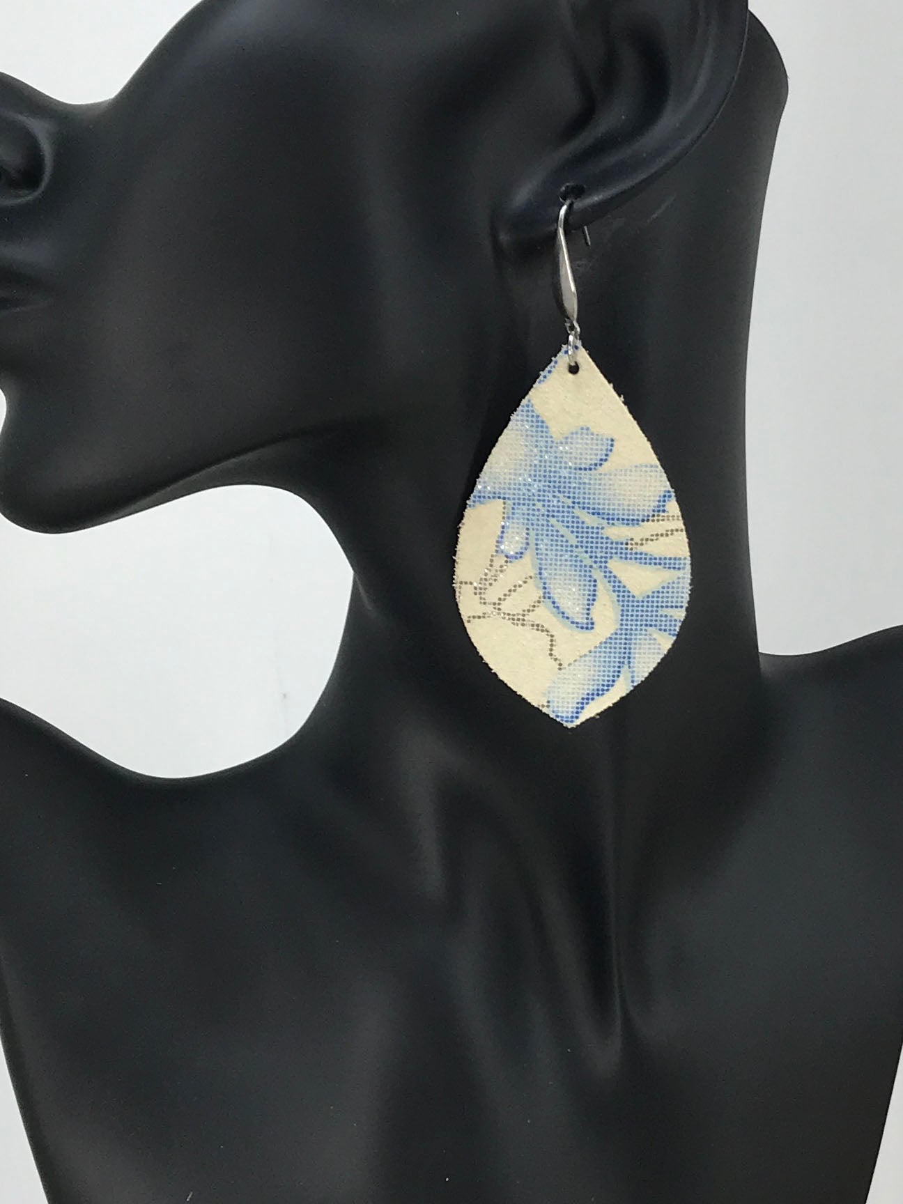 Floral Pattern Leather Earrings - E19-2669