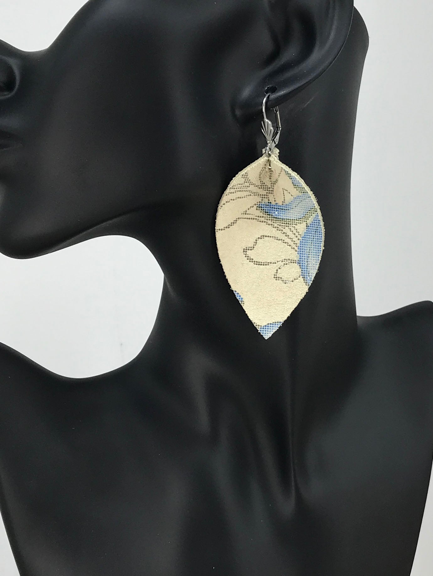 Floral Pattern Leather Earrings - E19-2671