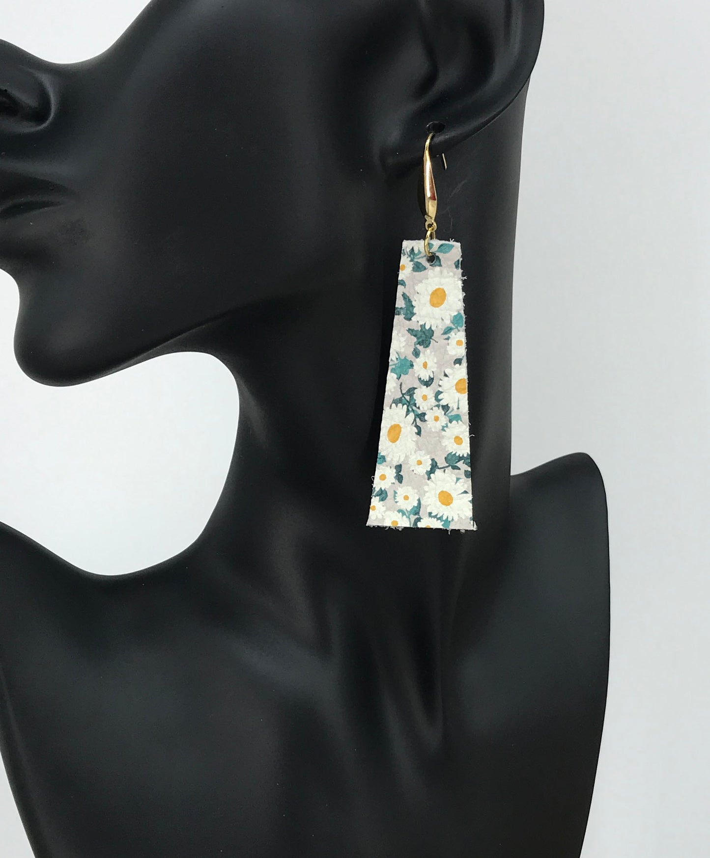 Daisy Leather Earrings - E19-2826