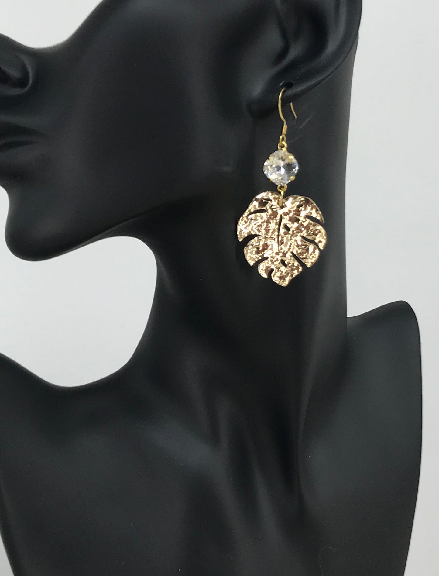 Crystal & Monstera Leaf Pendant Earrings - E19-4555