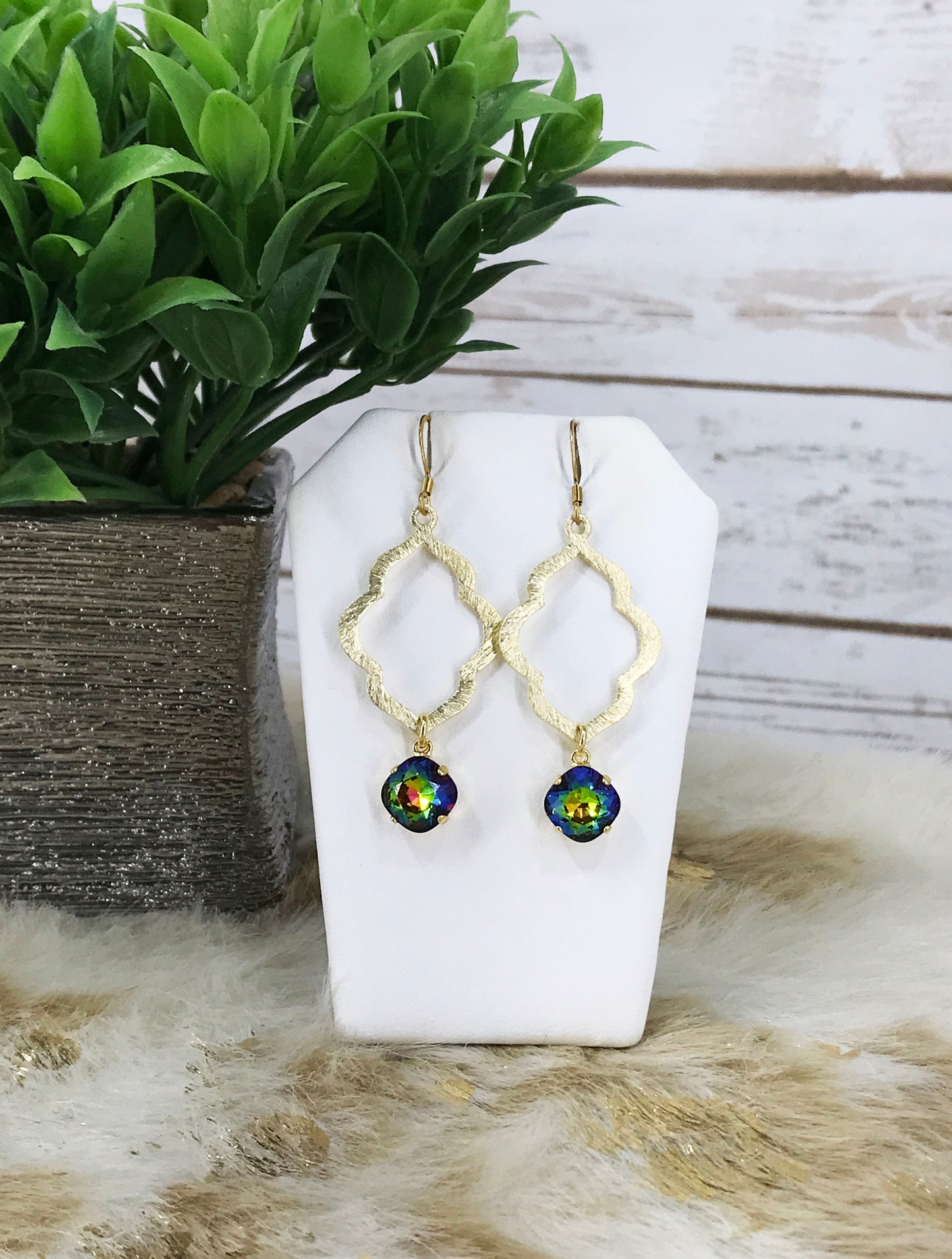 Crystal & Brushed Gold Pendant Earrings - E19-4627