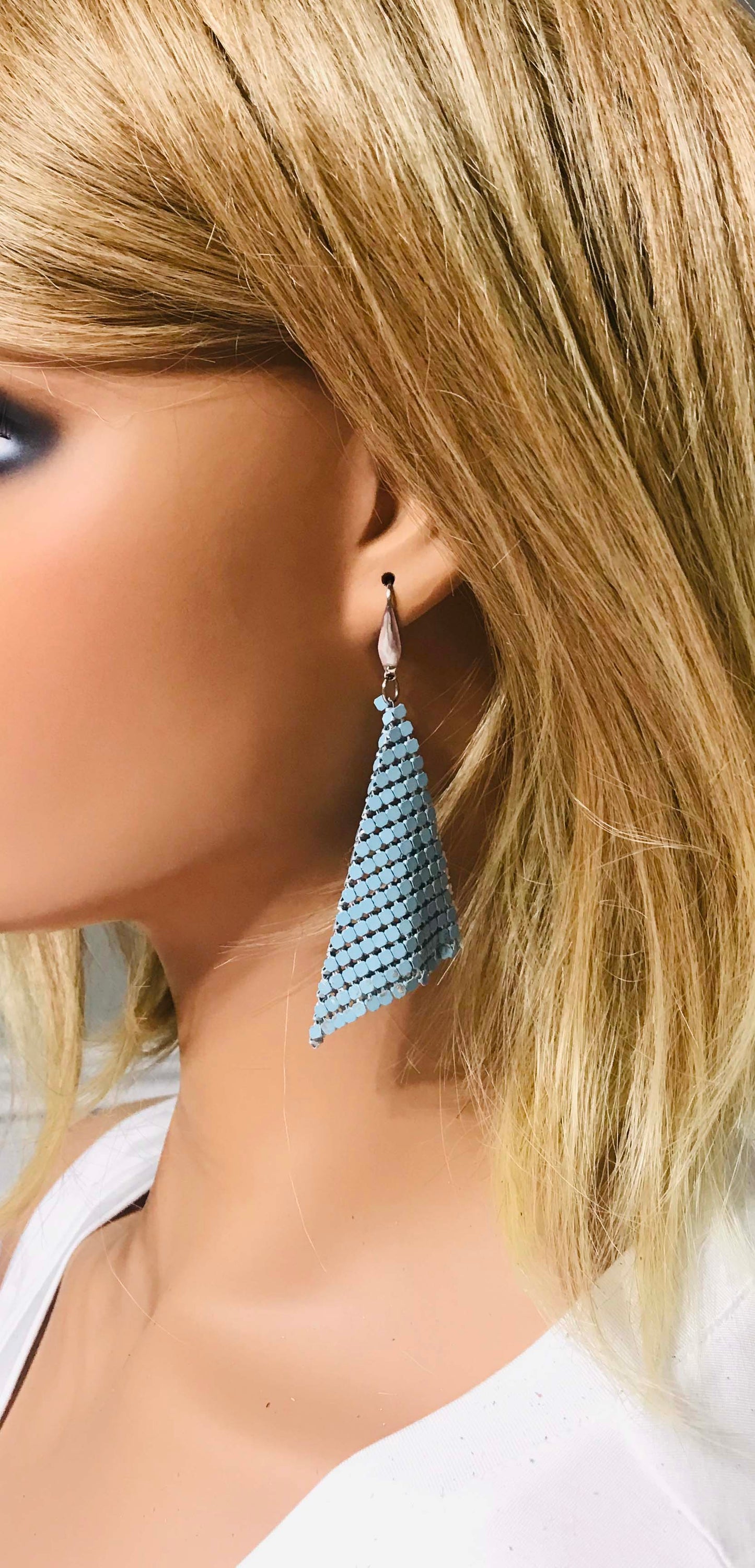 Light Turquoise Chainmail Earrings - E19-446