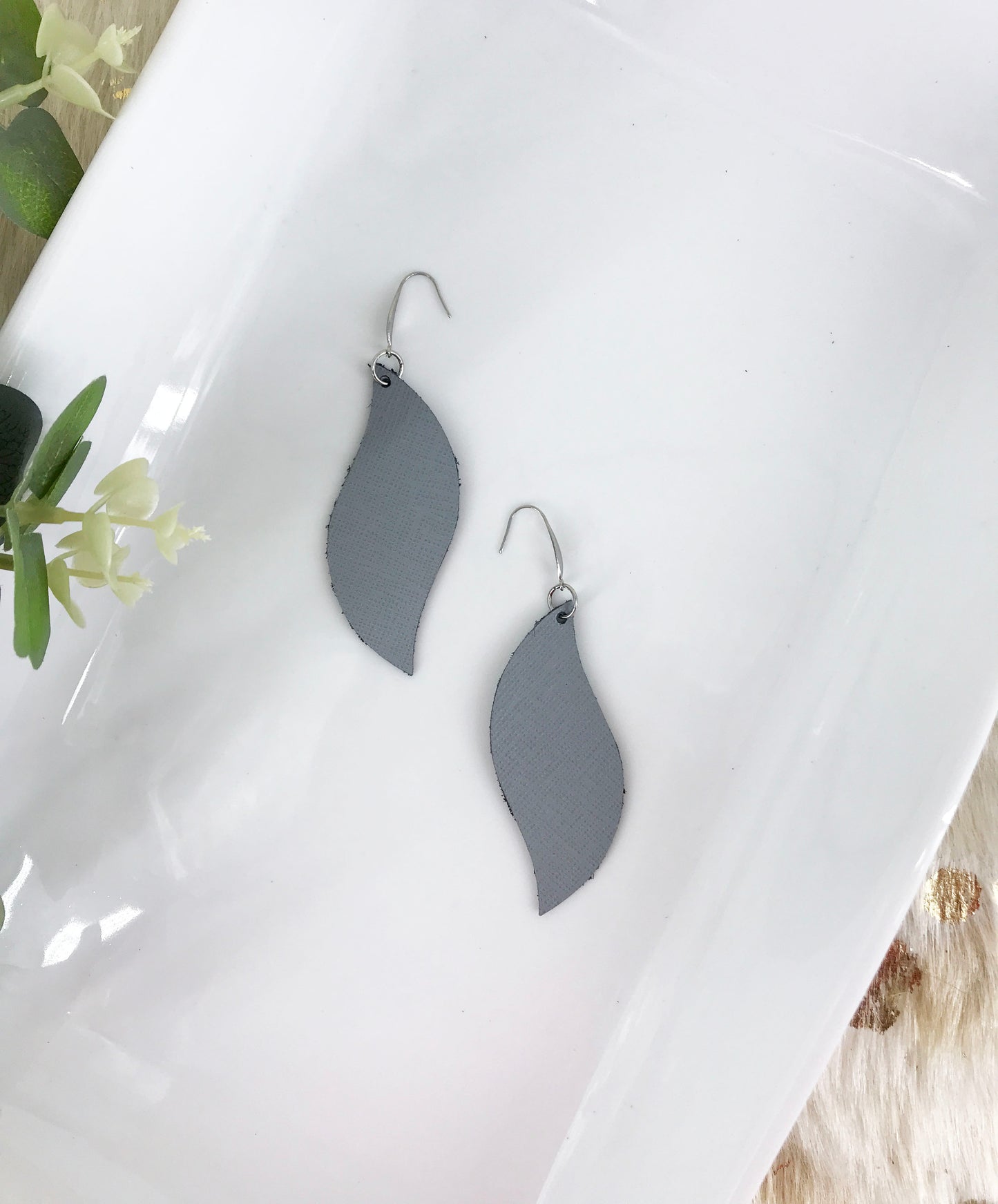 Gray Weave Embossed Leather Earrings - E19-1263