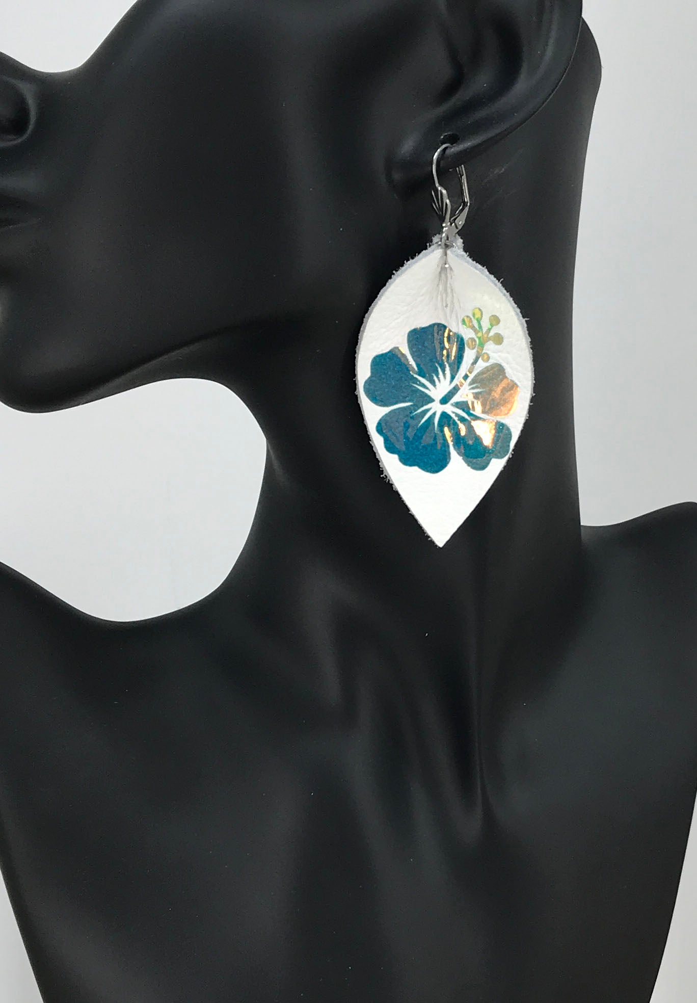 White Genuine Leather and Hibiscus Flower Earrings - E19-2884