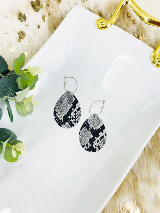 Black & White Snake Leather Hoop Earrings - E19-3439