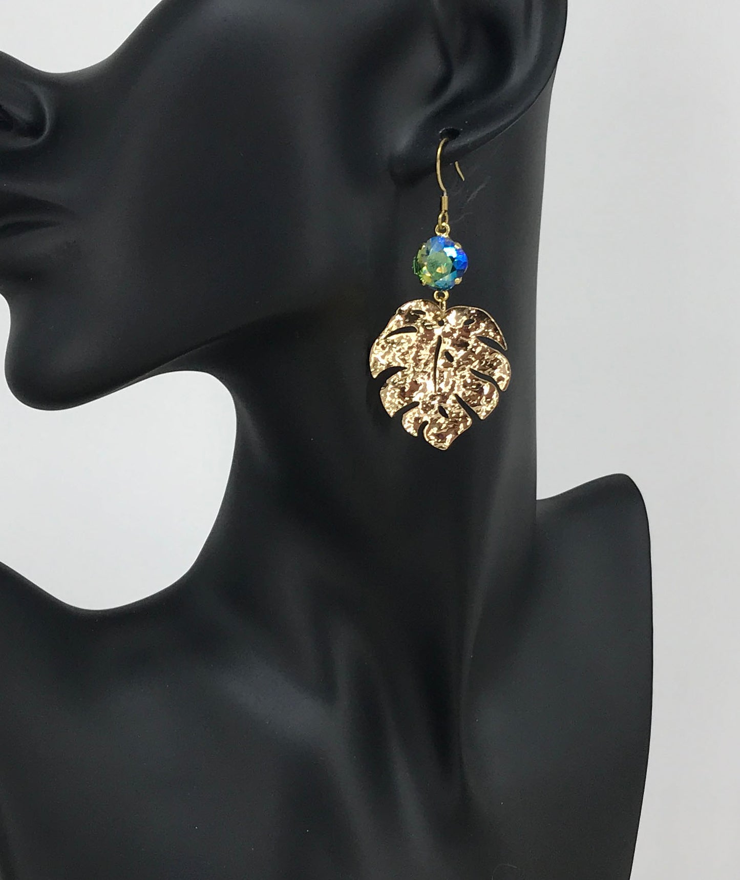Crystal & Monstera Leaf Pendant Earrings - E19-4562