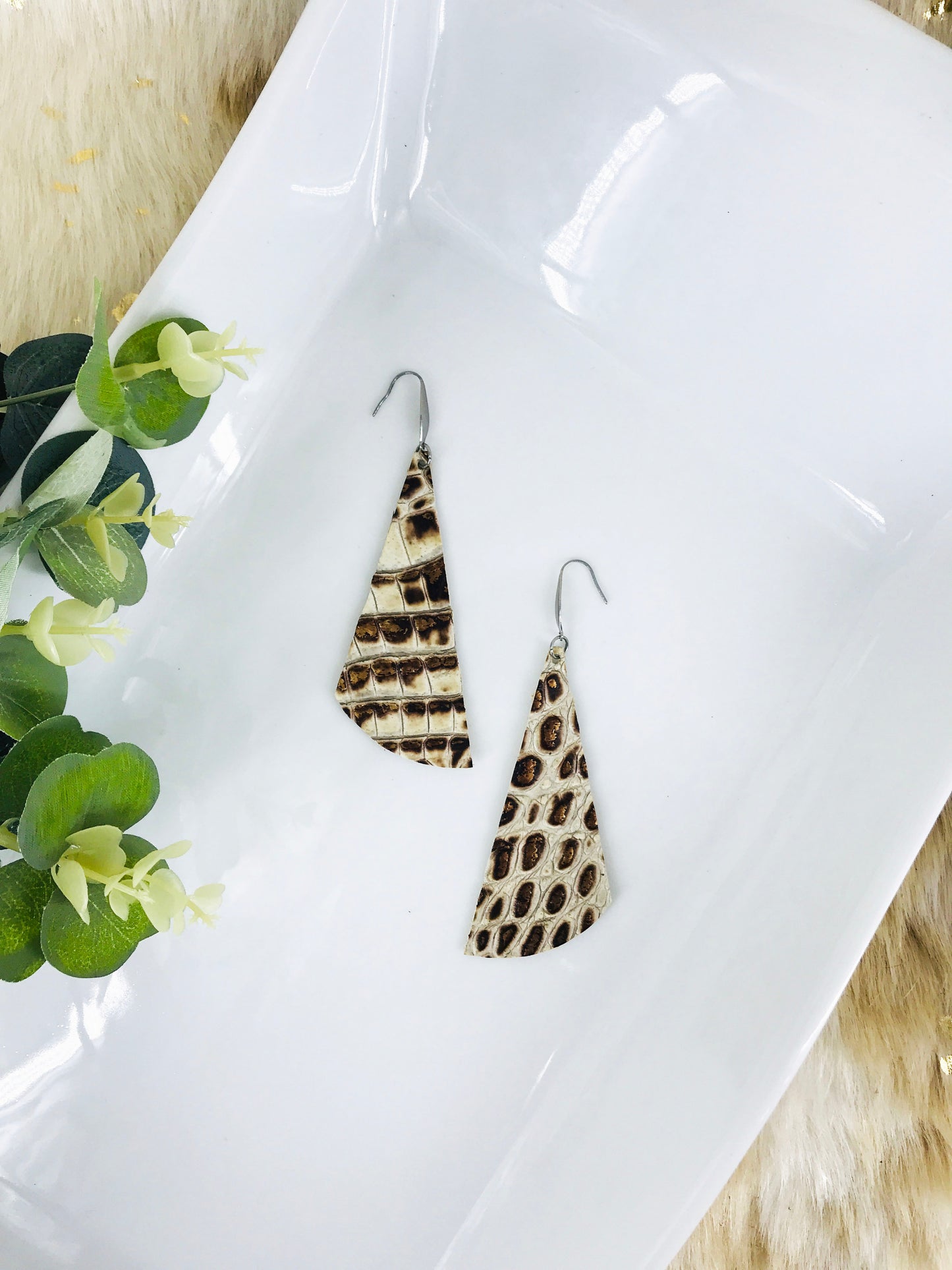 Bronze Tipped Genine Leather Earrings - E19-514