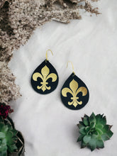 Load image into Gallery viewer, Black and Gold Fleur De Lis Earrings - E19-759