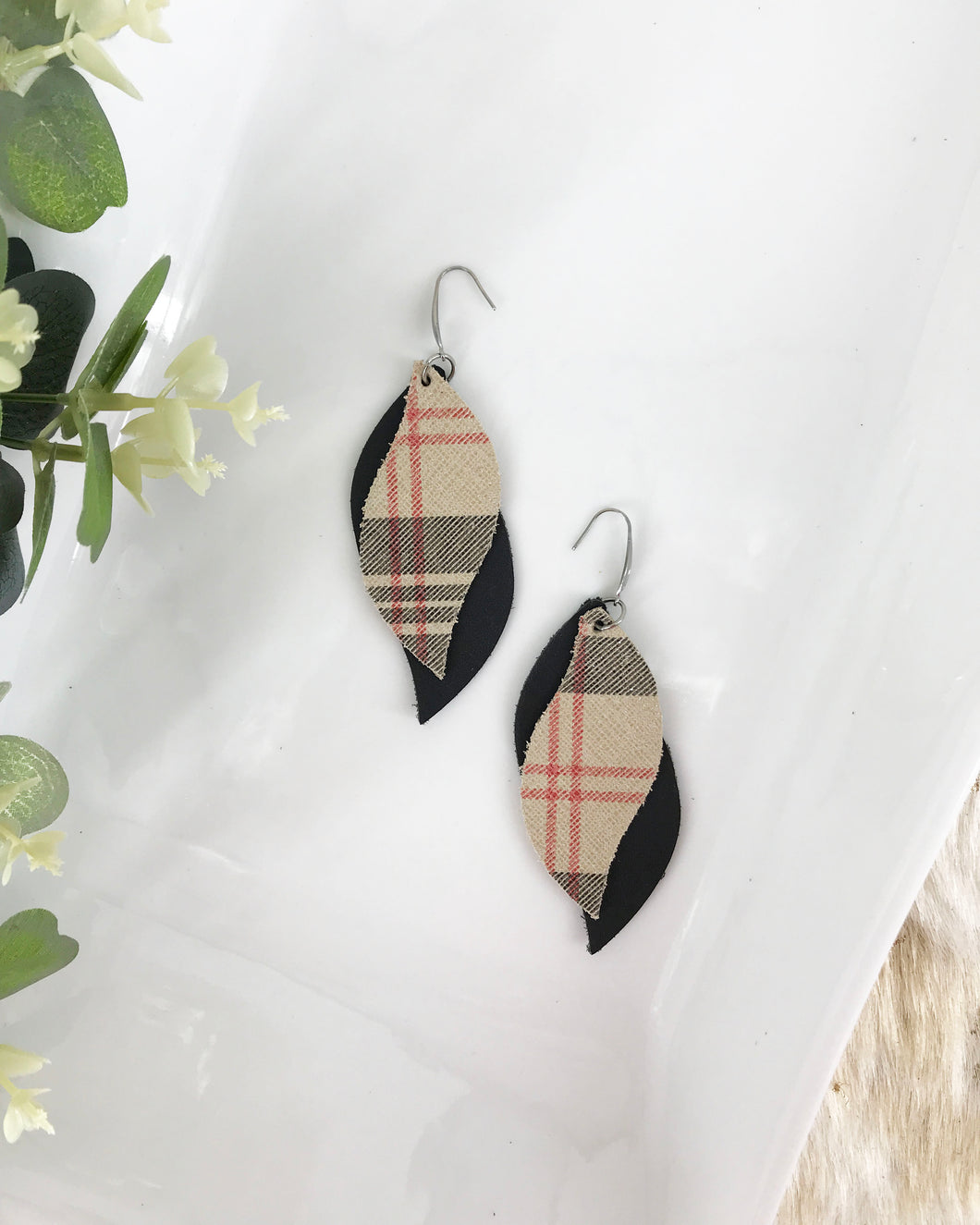 Black and Preppy Plaid Leather Earrings - E19-1024