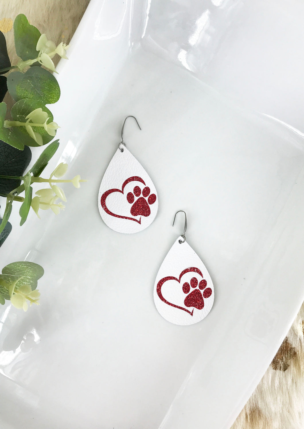 White Genuine Leather and Red Glitter Earrings - E19-1404