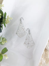 Load image into Gallery viewer, White Glitter Earrings - E19-1951