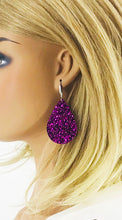 Load image into Gallery viewer, Magenta Chunky Glitter on Leather Earrings - E19-2443