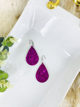 Load image into Gallery viewer, Magenta Chunky Glitter on Leather Earrings - E19-2443