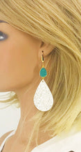 Load image into Gallery viewer, Druzy Agate and Pearly White Glitter on Leather Earrings - E19-2451