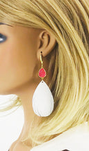 Load image into Gallery viewer, Druzy Agate and White Fringe Leather Earrings - E19-2465