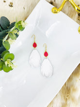 Load image into Gallery viewer, Druzy Agate and White Fringe Leather Earrings - E19-2465