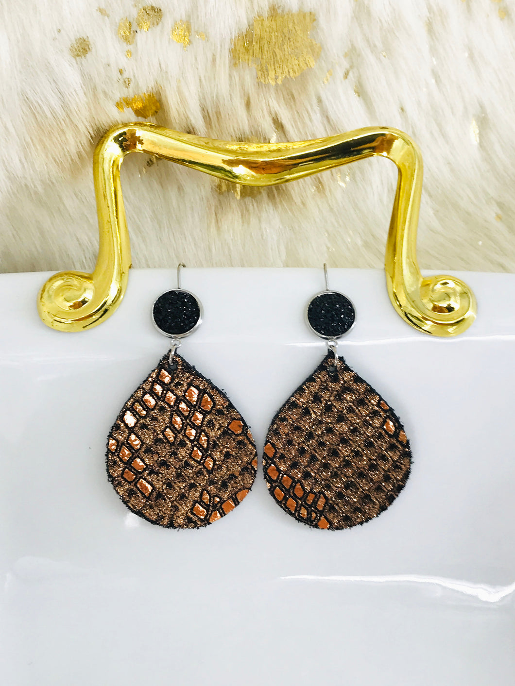Druzy Agate and Genuine Leather Earrings - E19-2911