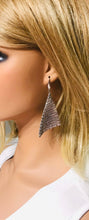 Load image into Gallery viewer, Purple Rainbow Chainmail Earrings - E19-448