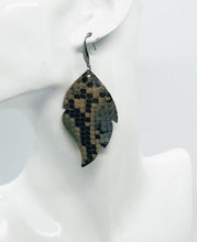Load image into Gallery viewer, Leather Earrings - E19-1016