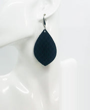 Load image into Gallery viewer, Fish Net Pattern Black Leather Earrings - E19-1432