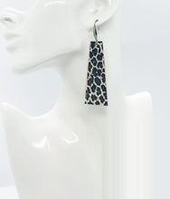 Load image into Gallery viewer, Cork Leather Earrings - E19-1605