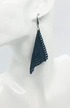 Load image into Gallery viewer, Black Chainmail Earrings - E19-428