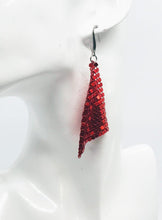 Load image into Gallery viewer, Red Chainmail Earrings - E19-440