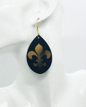 Load image into Gallery viewer, Black and Gold Fleur De Lis Leather Earrings - E19-765
